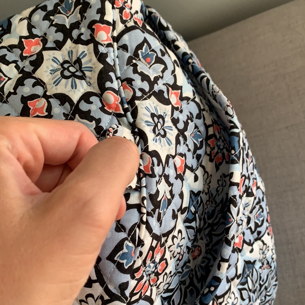 NWT Vera Bradley Large Duffel Lisbon medallion - Picture 4 of 7